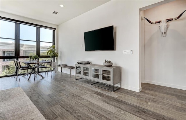 800 Embassy Dr Unit 319, Austin, TX 78702 - living area featuring wood finished floors, baseboards, and recessed lighting