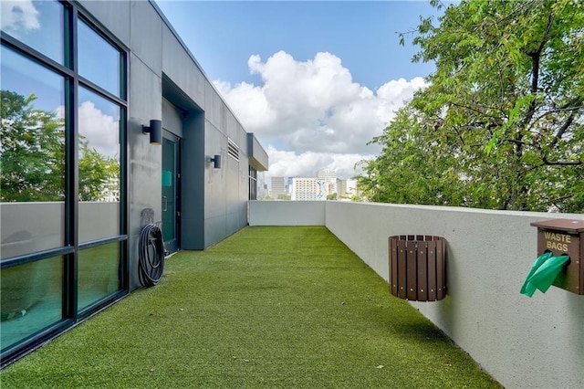 800 Embassy Dr Unit 319, Austin, TX 78702 - view of green lawn