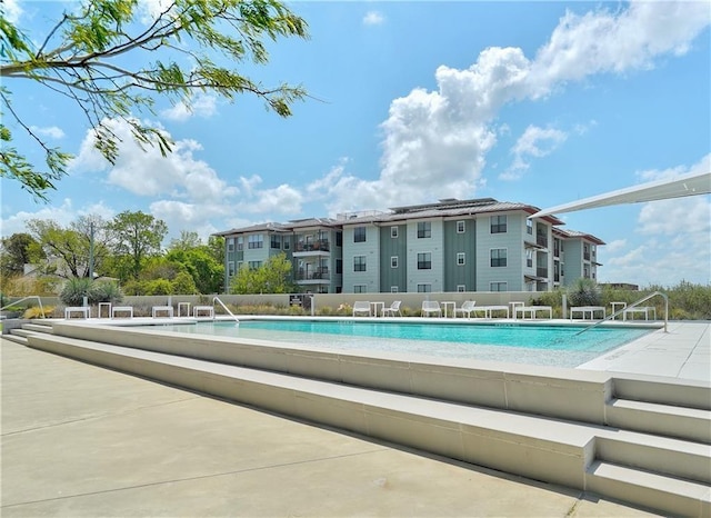 800 Embassy Dr Unit 319, Austin, TX 78702 - community pool with a patio