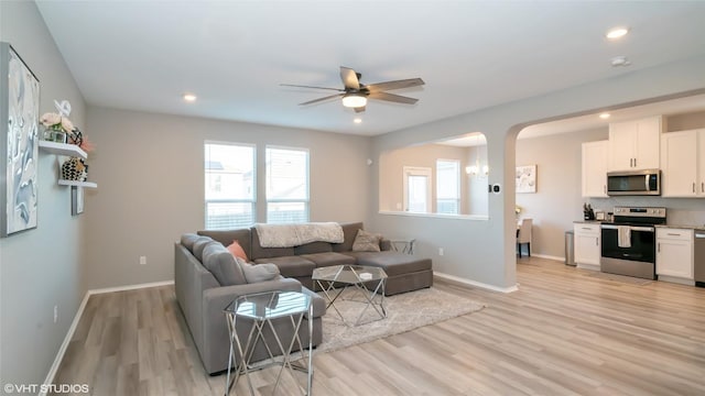 6205 Conestoga Wagon Way, Del Valle, TX 78617 - living room with plenty of natural light, light wood finished floors, a ceiling fan, baseboards, and recessed lighting