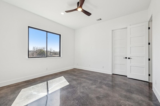 empty room with recessed lighting, visible vents, ceiling fan, concrete flooring, and baseboards