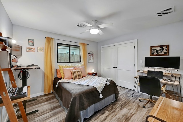 3010 Burleson Rd Unit A, Austin, TX 78741 - bedroom featuring wood finished floors, an office area, a closet, and ceiling fan