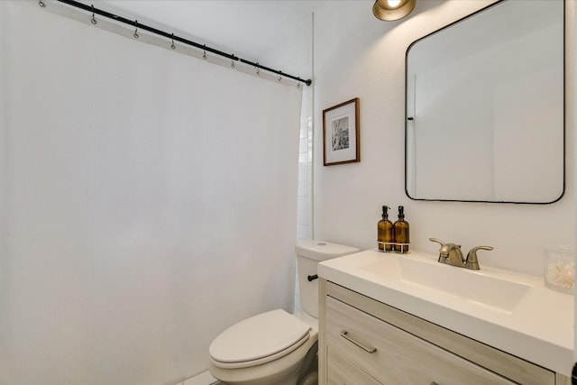 bathroom with a shower with curtain, vanity, and toilet