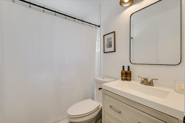10104 Oak Hollow Cir, Austin, TX 78758 - full bath featuring vanity and a shower with shower curtain