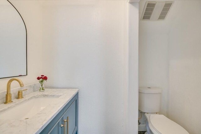 10104 Oak Hollow Cir, Austin, TX 78758 - bathroom featuring toilet and vanity