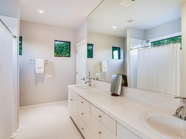 2312 W 8th St, Austin, TX 78703 - bathroom featuring double vanity, a shower with curtain, and recessed lighting