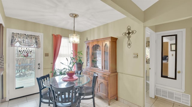 dining room featuring visible vents, a notable chandelier, and light tile patterned flooring