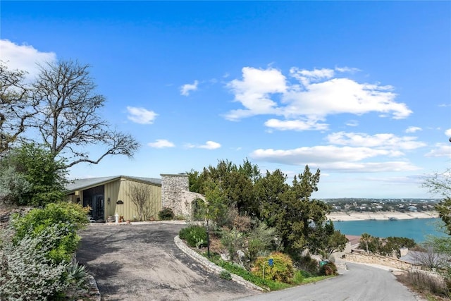 818 Mariner St, Lakeway, TX 78734 - view of front facade with a water view