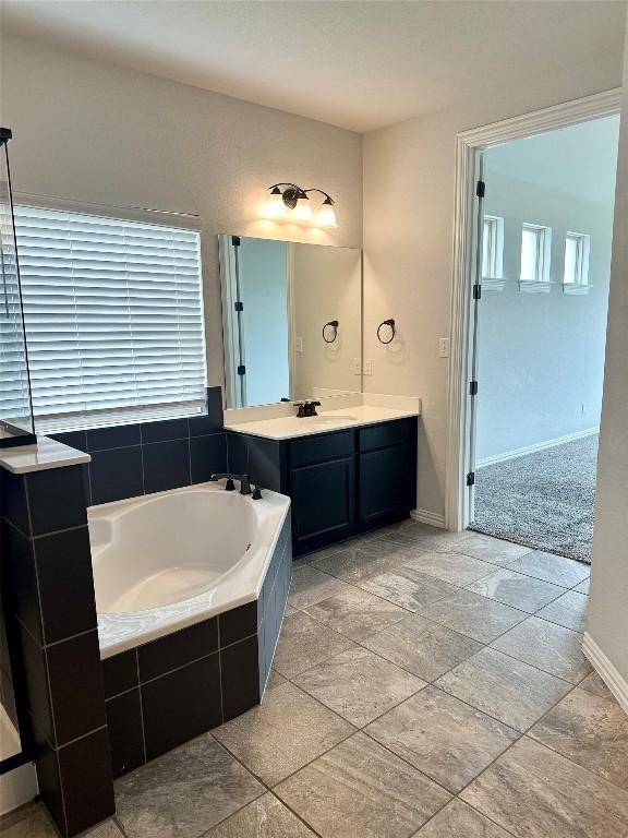 5864 Bianca Dr, Round Rock, TX 78665 - full bath featuring a garden tub and vanity
