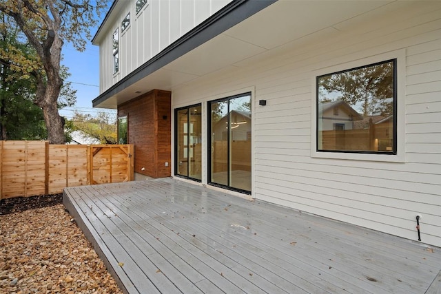 1135 Salina St, Austin, TX 78702 - view of wooden terrace