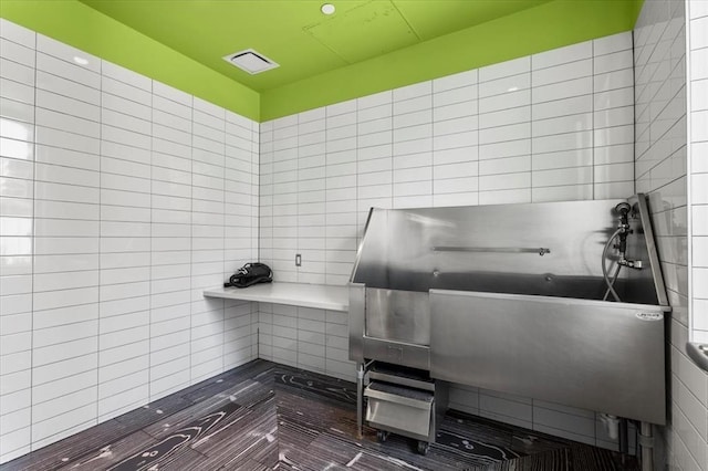 222 W Ave Unit 2403, Austin, TX 78701 - miscellaneous room featuring pet washing area and tile walls