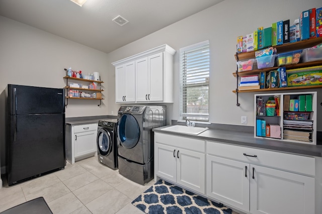 clothes washing area featuring light tile patterned floors, a sink, visible vents, cabinet space, and washer and clothes dryer