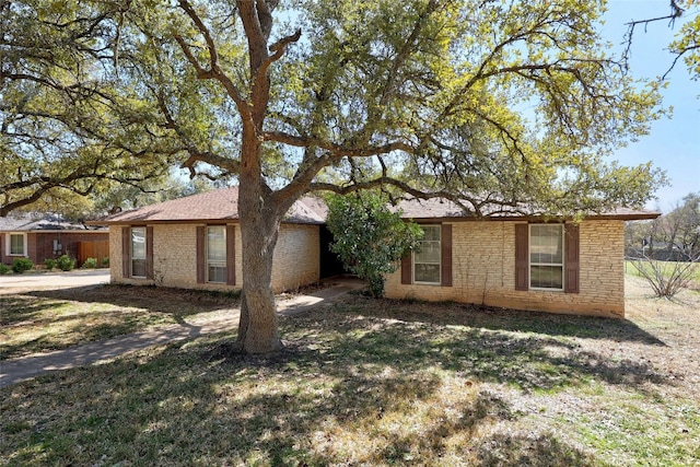 ranch-style home with a front yard