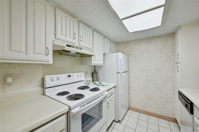 8210 Bent Tree Rd Unit 115, Austin, TX 78759 - kitchen with white appliances, under cabinet range hood, white cabinetry, light countertops, and wallpapered walls