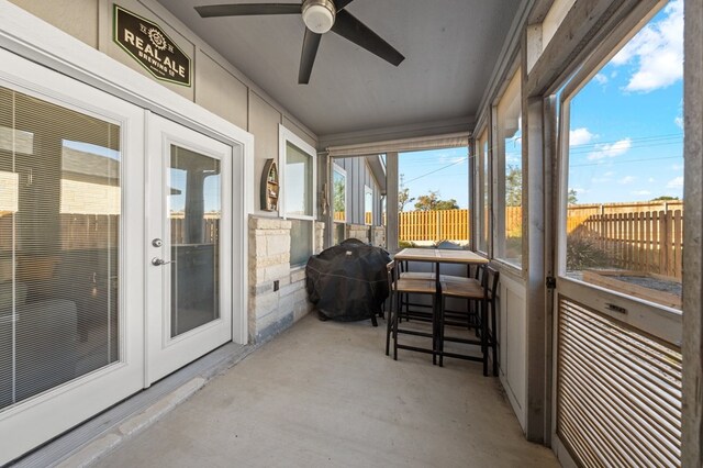 sunroom with a ceiling fan