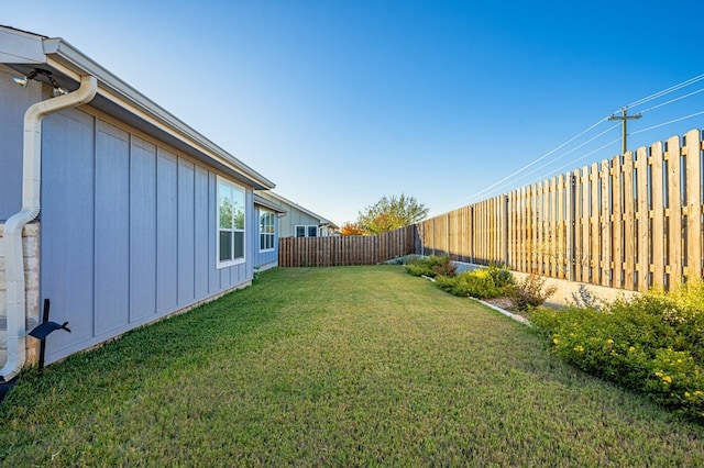 view of yard featuring a fenced backyard