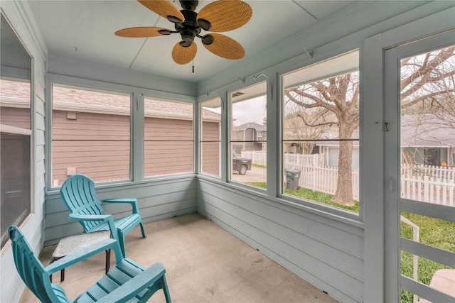 sunroom / solarium with ceiling fan