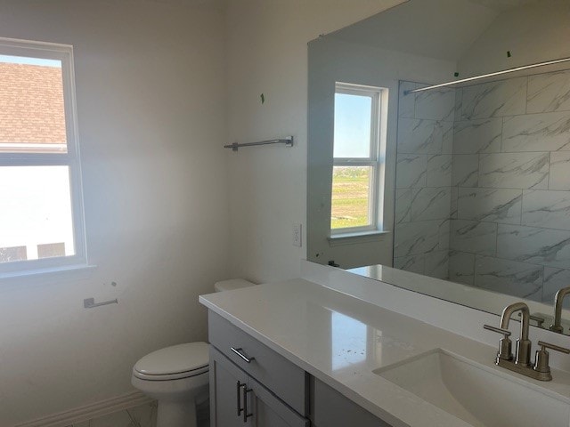 full bathroom featuring vanity, baseboards, and toilet