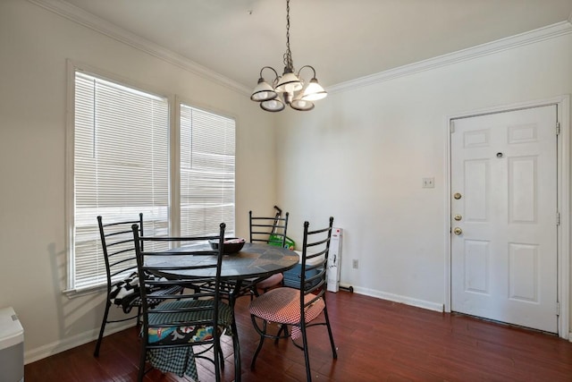 dining space with ornamental molding, dark wood-type flooring, a notable chandelier, and baseboards