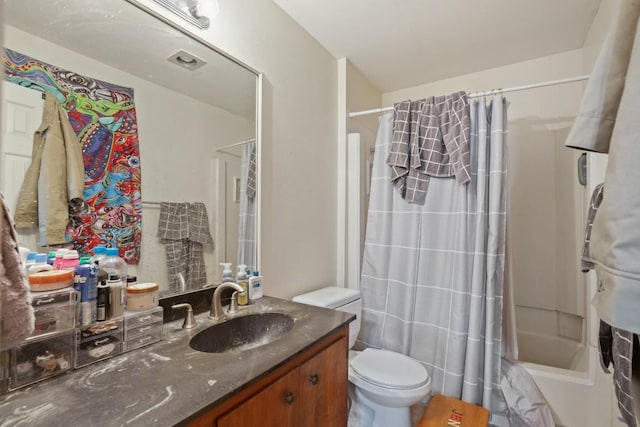 2529 Rio Grande St Unit 7, Austin, TX 78705 - full bathroom featuring vanity and shower / bathtub combination with curtain
