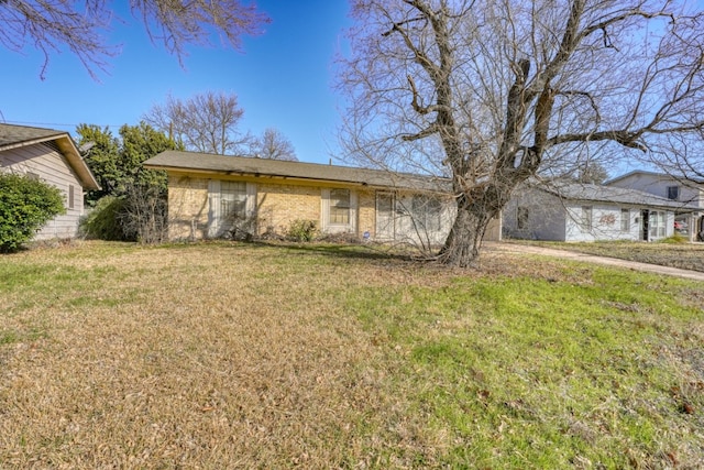 view of front of home with a front lawn