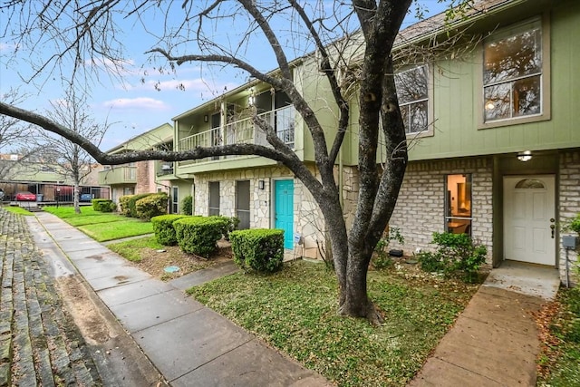 townhome / multi-family property featuring brick siding