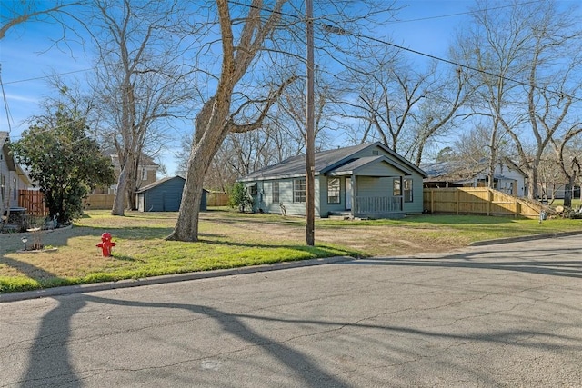 view of front of house with fence and a front lawn