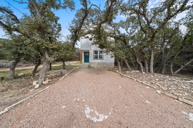 view of front of house with driveway