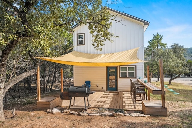 view of outbuilding