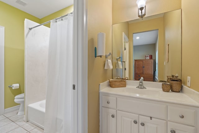 bathroom with tile patterned flooring, toilet, vanity, visible vents, and shower / tub combo with curtain