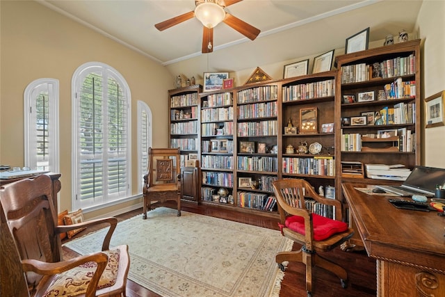 living area with lofted ceiling, wood finished floors, a ceiling fan, and crown molding