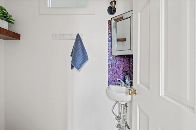 5242 Mccormick Mountain Dr Unit E, Austin, TX 78734 - bathroom featuring tasteful backsplash