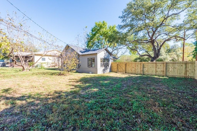 404 S Oak Ave, Luling, TX 78648 - view of yard