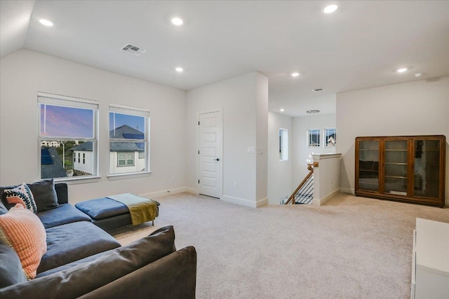 living area featuring light carpet, baseboards, visible vents, and recessed lighting