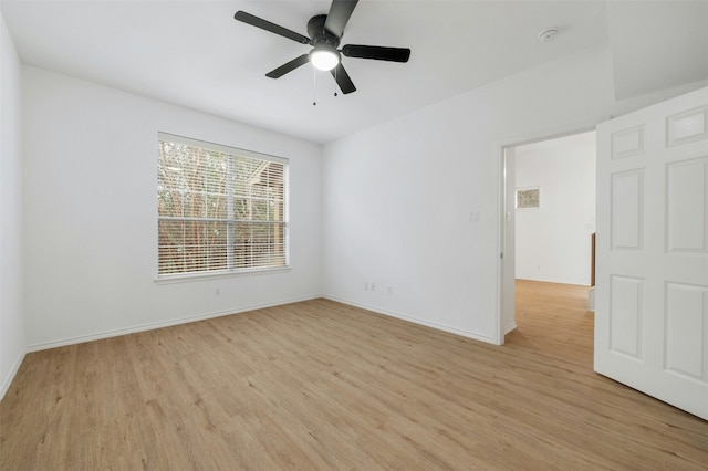 unfurnished room featuring light wood-type flooring, a ceiling fan, and baseboards