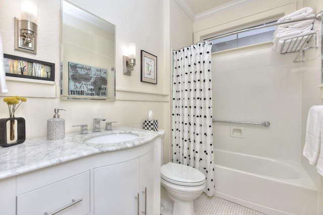 bathroom featuring toilet, shower / bath combo with shower curtain, ornamental molding, wainscoting, and vanity