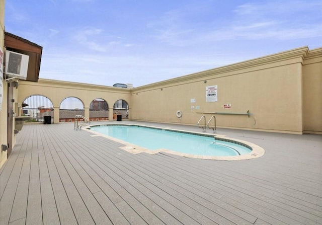 2505 San Gabriel St Unit 212, Austin, TX 78705 - community pool with a deck