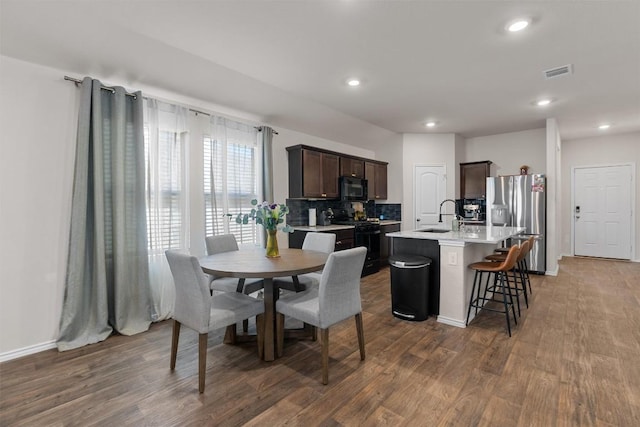 dining area featuring dark wood-type flooring, recessed lighting, visible vents, and baseboards