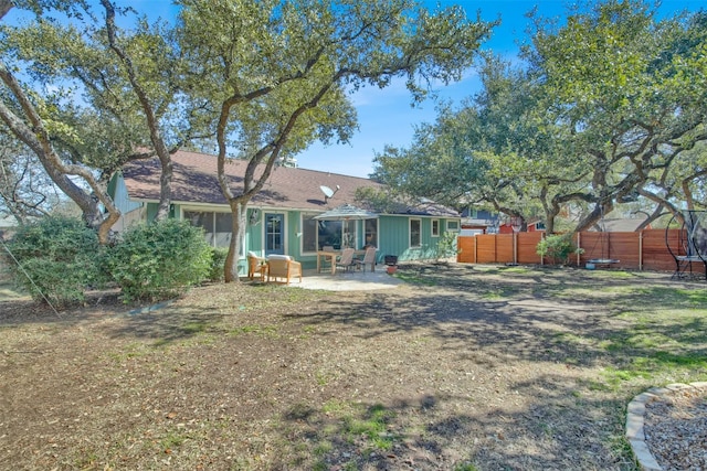 back of property featuring a patio area, a fenced backyard, and a lawn