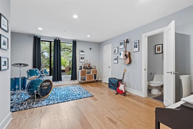 4907 Timberline Dr, Austin, TX 78746 - foyer featuring a dry bar, wood finished floors, baseboards, and recessed lighting
