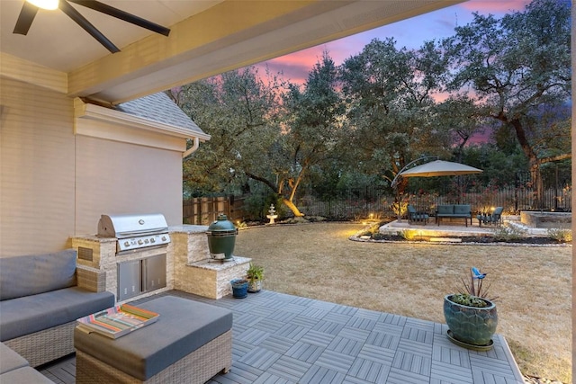 view of patio / terrace with ceiling fan, a fenced backyard, an outdoor hangout area, grilling area, and exterior kitchen