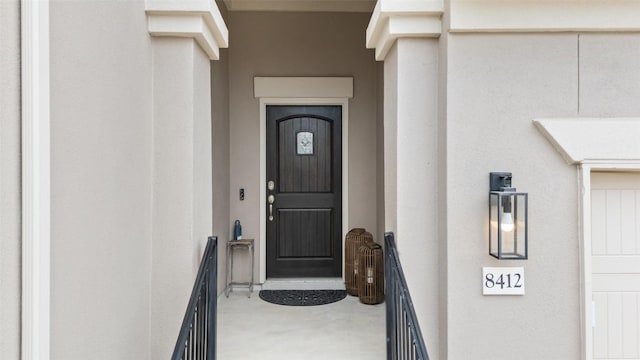 entrance to property with stucco siding