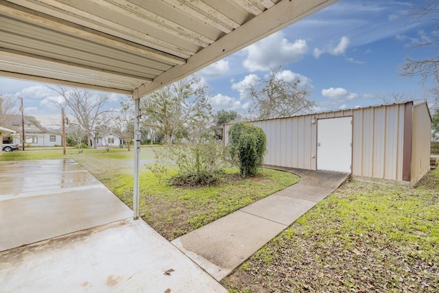 view of yard with a residential view, a patio area, and an outdoor structure