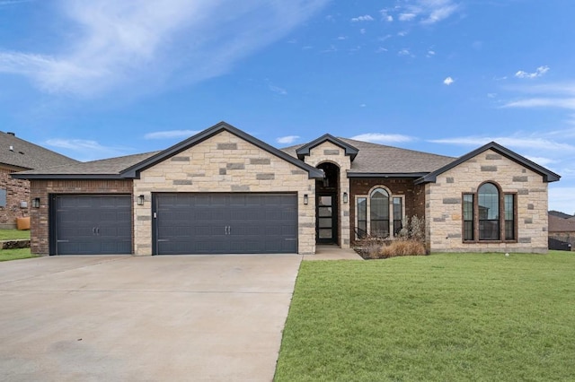 view of front facade featuring a shingled roof, a front yard, concrete driveway, and an attached garage