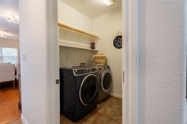 laundry room with laundry area, baseboards, visible vents, and independent washer and dryer