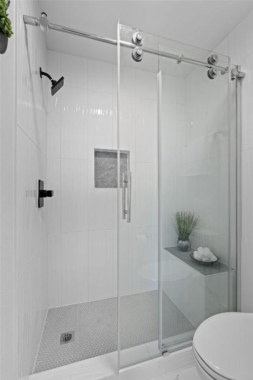 10505 Parkfield Dr, Austin, TX 78758 - full bathroom featuring a shower stall and toilet