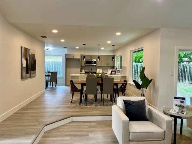 10505 Parkfield Dr, Austin, TX 78758 - dining area with recessed lighting, light wood-style flooring, visible vents, and baseboards