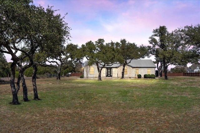 view of yard at dusk