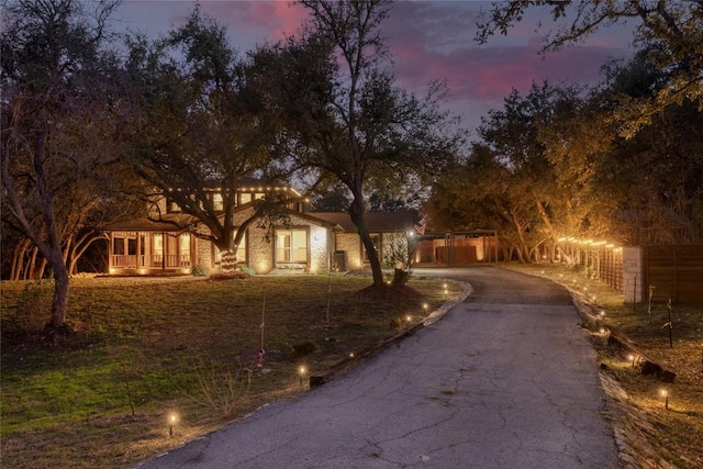 view of front of property featuring aphalt driveway