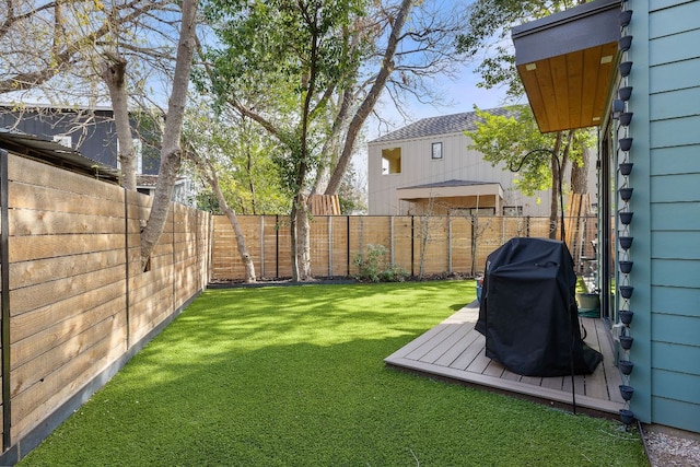 view of yard featuring a fenced backyard